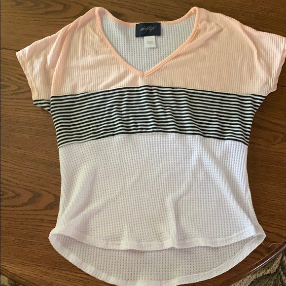 Daytrip Tops - 🌼🌼🌼 3/15 Day Trip top!💜